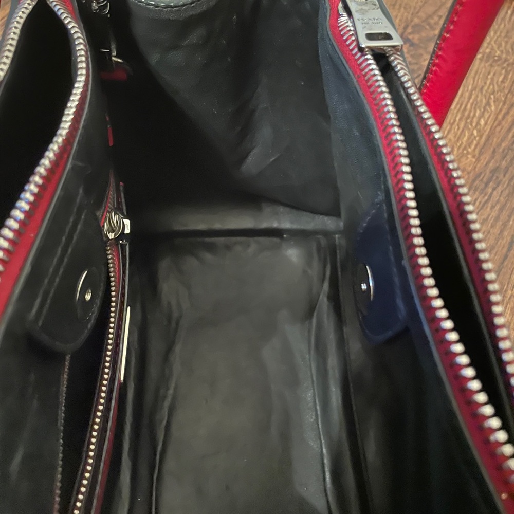 Prada red handbag - Picture 10 of 12